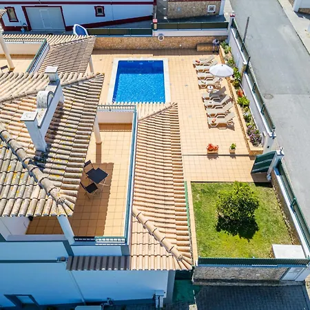 Isa - Pool - Ac - Wifi - By Bedzy *