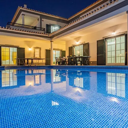Isa - Pool - Ac - Wifi - By Bedzy *