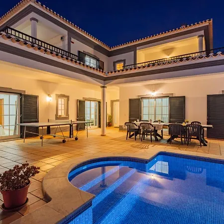 Isa - Pool - Ac - Wifi - By Bedzy *
